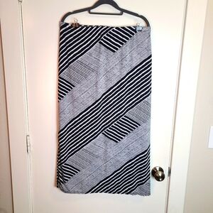 TRIBAL BRAND: Boho Black & White Pattern Maxi‎ Skirt